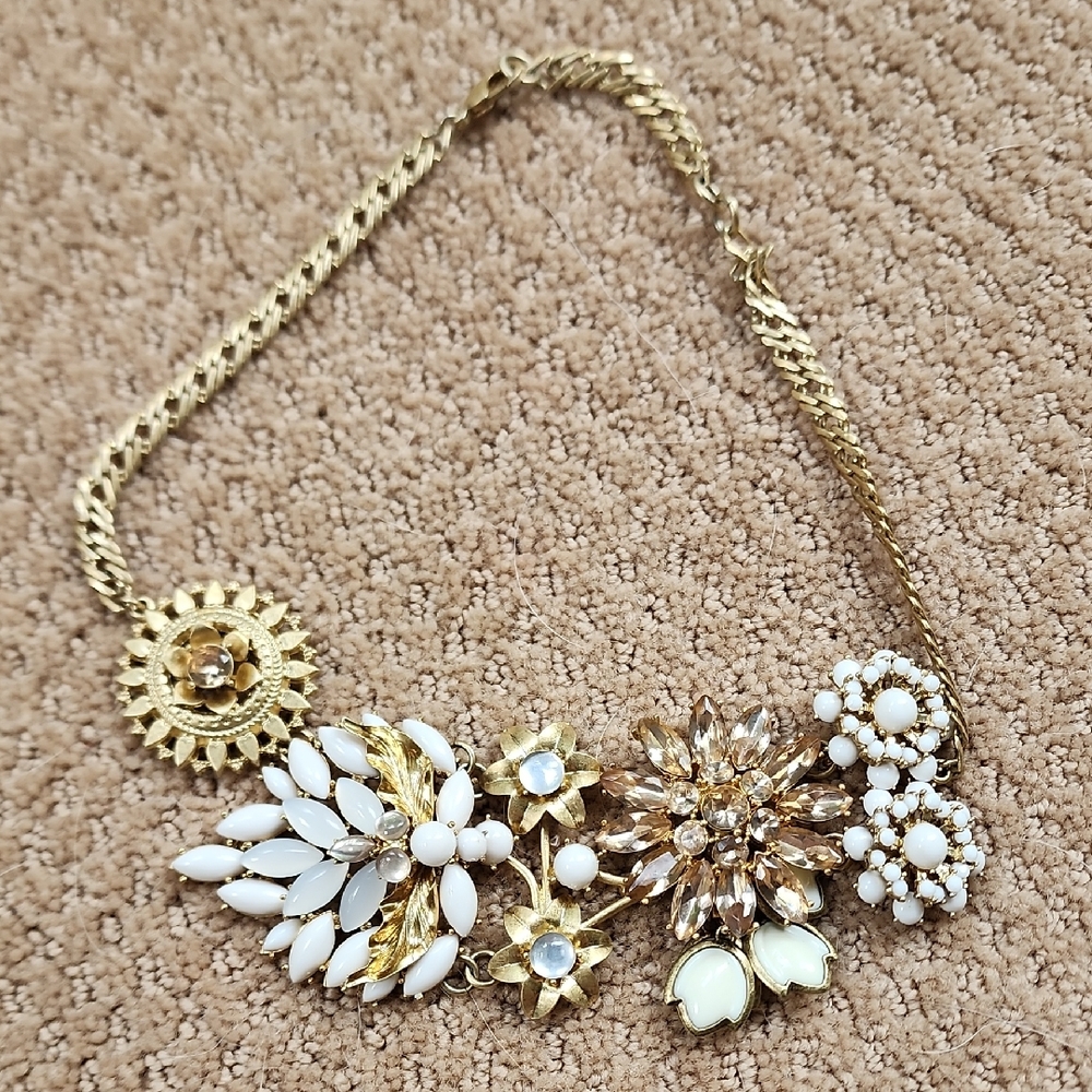 Elegant Gold and White Floral Necklace